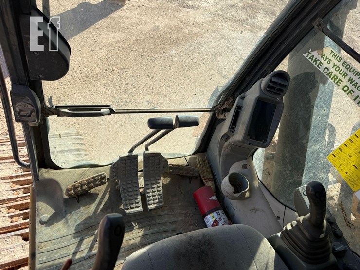 2015-deere-470g-lc-image-10