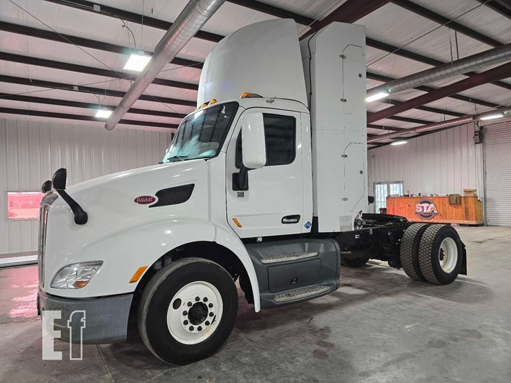 2017-peterbilt-579-image-1