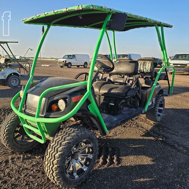 E-Z-GO 6-SEATER GOLF CART 9812