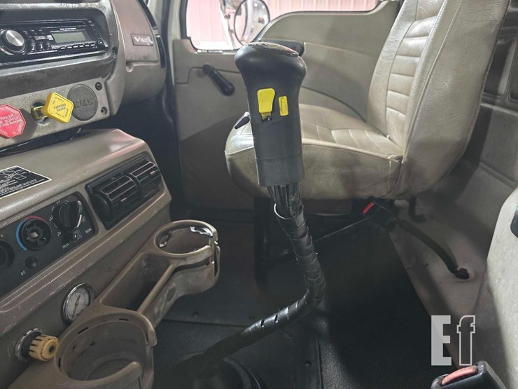 2005-mack-vision-cxn613-image-17