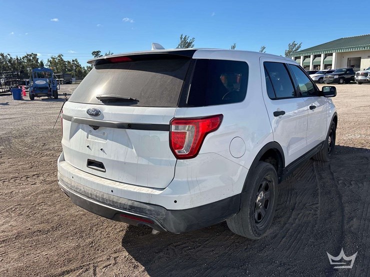 2017-ford-explorer-image-2