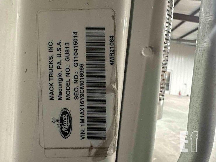 2012-mack-granite-gu813-image-30
