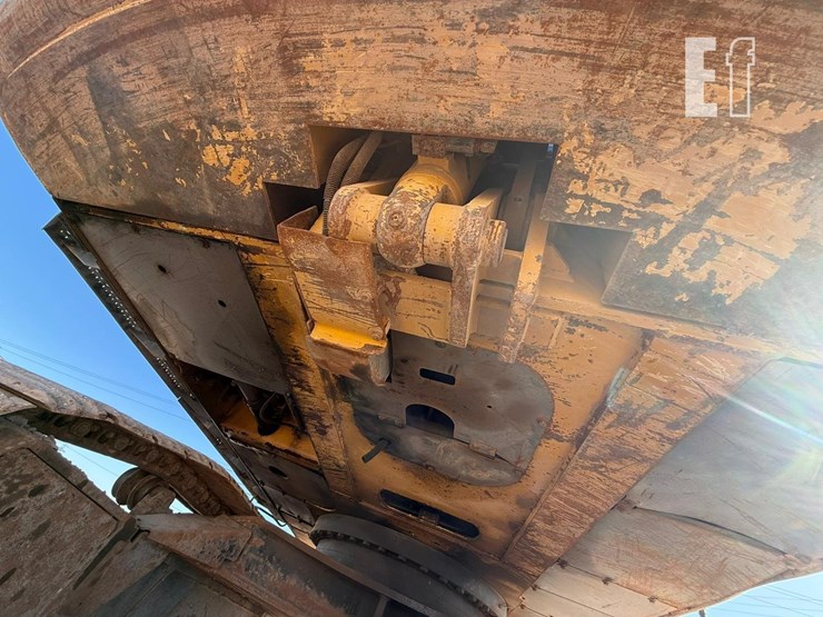 2015-deere-470g-lc-image-40