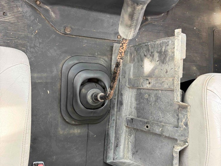 international-4900-image-18