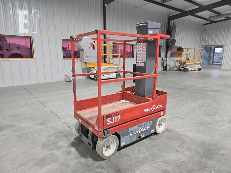 2011-skyjack-sj12-image-3