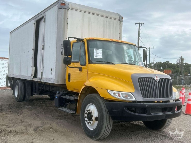2019-international-durastar-4300-image-2