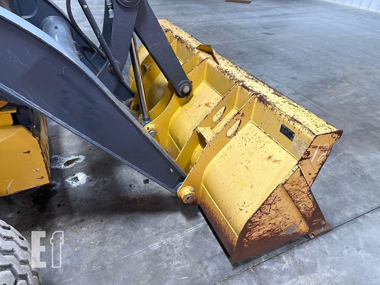 2020-deere-310l-ep-image-13