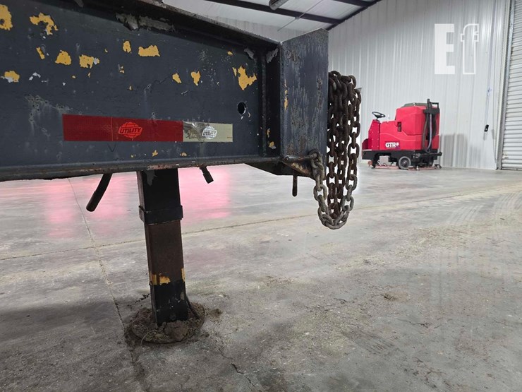 28-foot-tandem-dual-flatbed-trailer-image-12