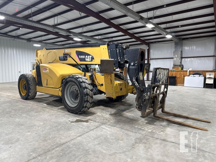 2017-caterpillar-tl1055d-image-2
