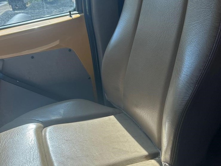 2008-sterling-l8500-image-57