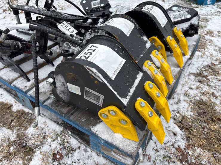 #2517-•-2025-unused-ir-20cm-toothed-bucket-image-1