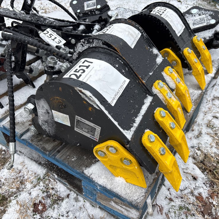 #2517 • 2025 Unused IR 20cm toothed bucket