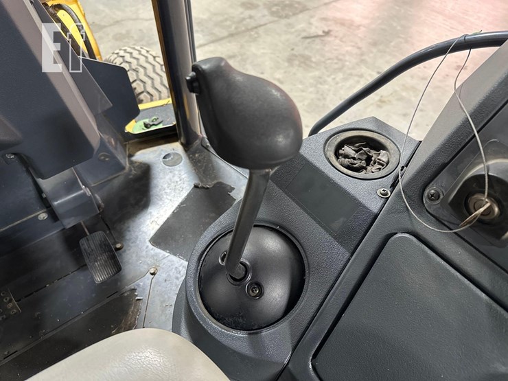 2020-deere-310l-ep-image-25