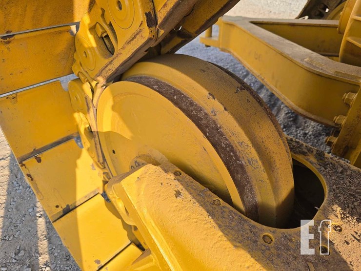 2020-caterpillar-d6-image-30