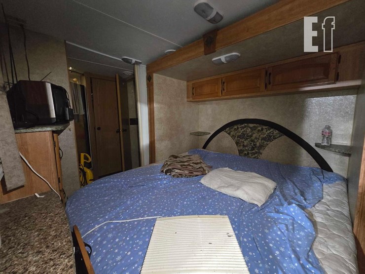 2010-sprinter-rv-image-13