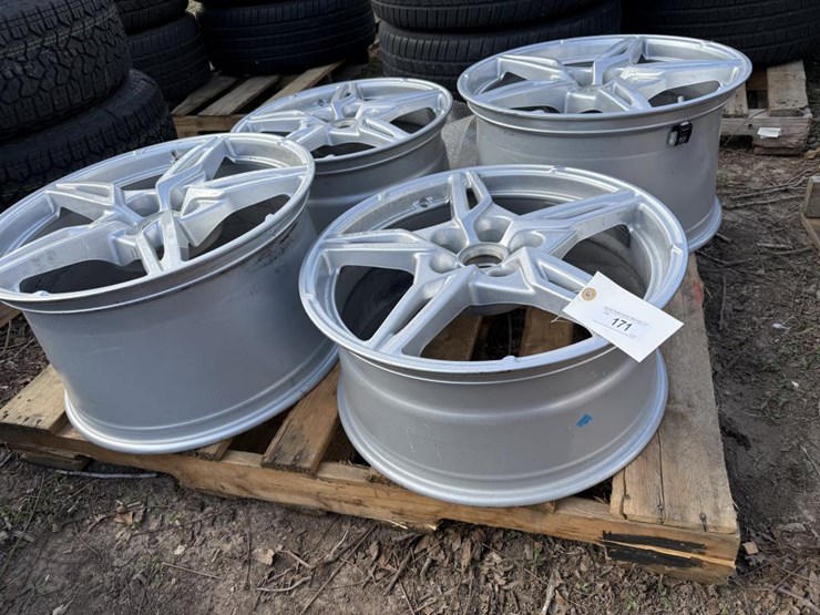 #171-•-set-of-4-corvette-rims---used-image-2