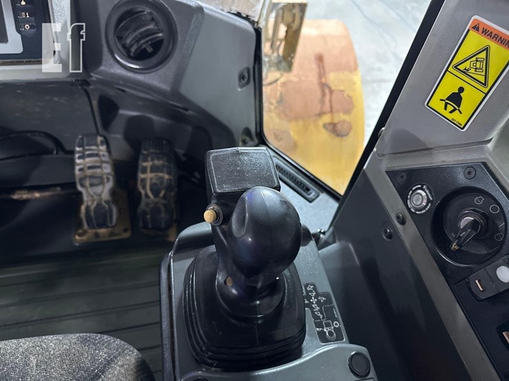 2013-caterpillar-966k-image-19