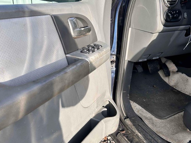 2004-ford-expedition-image-14