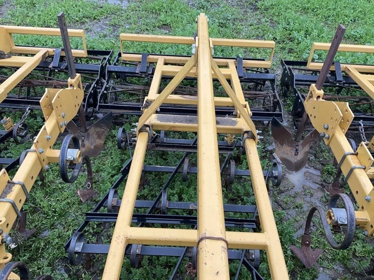 (offsite)-alloway-3-pt-3-row-60"-cultivator-image-11