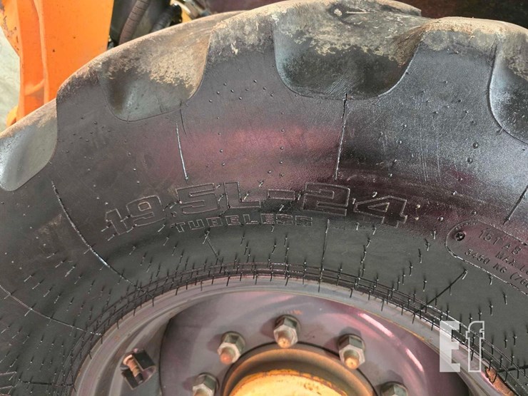 2013-case-580n-image-30