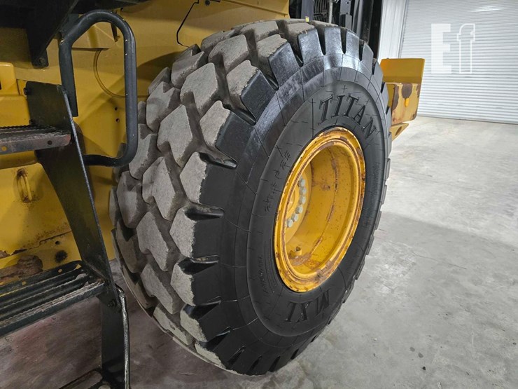 2015-caterpillar-930m-image-23