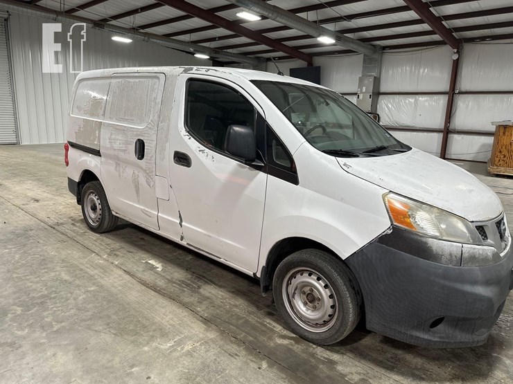 2016-nissan-nv200-image-2