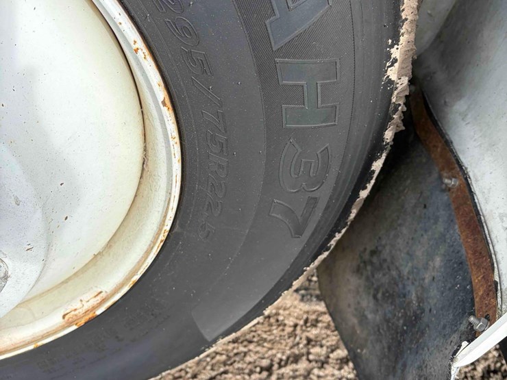 international-4900-image-13