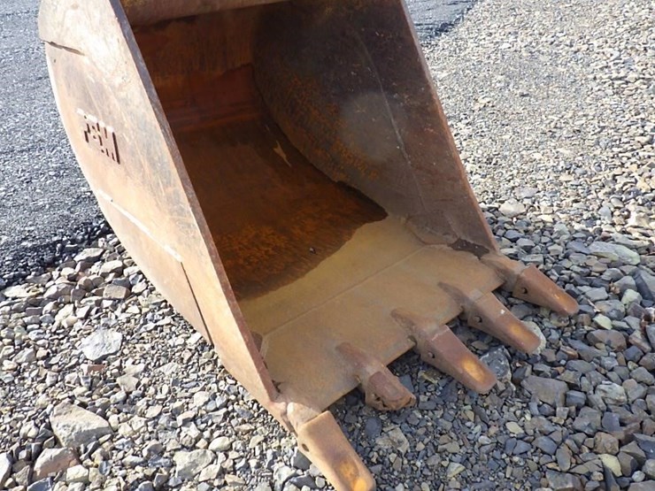 hitachi-zx225us-lc-image-23