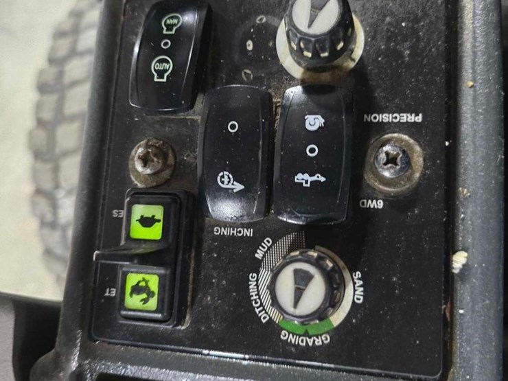 2015-deere-672g-image-22