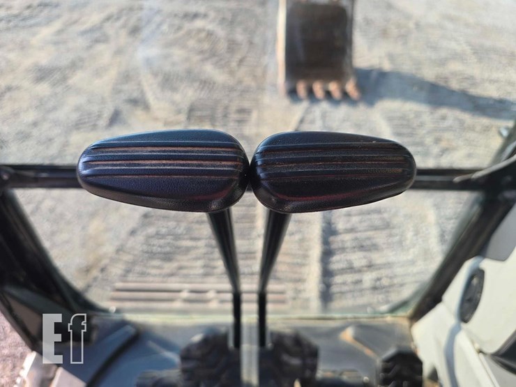 2018-caterpillar-325flcr-image-13