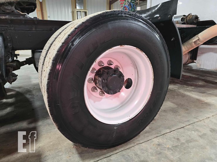 2010-peterbilt-340-image-23