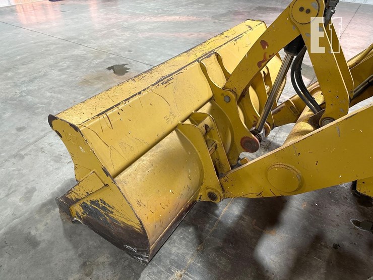 2016-caterpillar-415f2-image-12