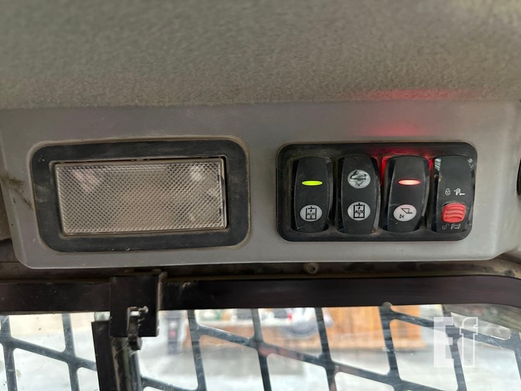 2018-caterpillar-259d-image-23