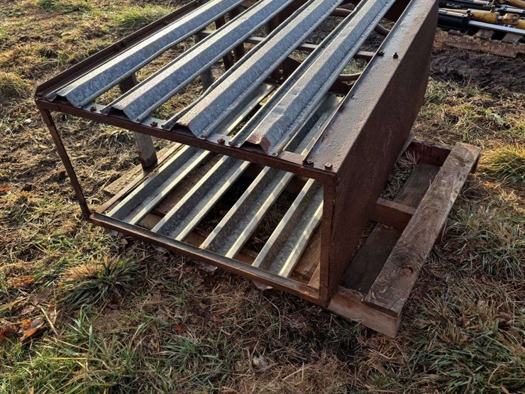 small-metal-animal-chute-image-3