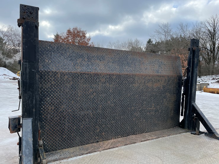 #350-•-12'-aluminum-flatbed-with-tommy-lift-gate-(custer,wi)-image-19