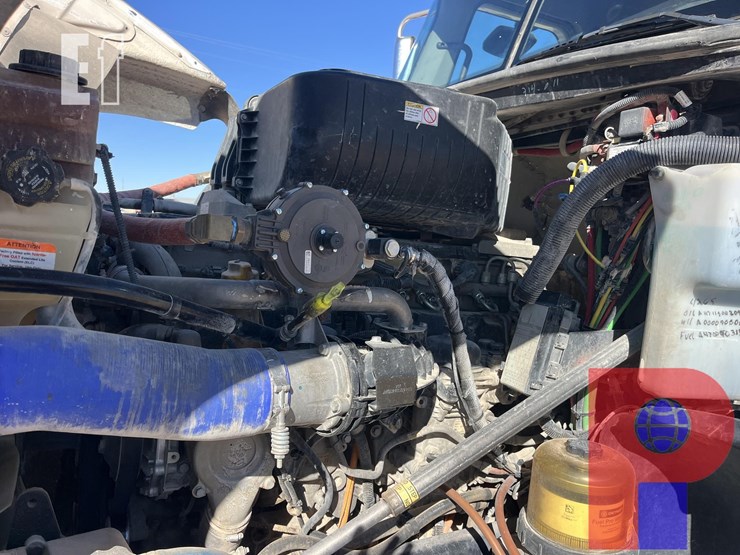 2021-freightliner-coronado-122-sd-image-8