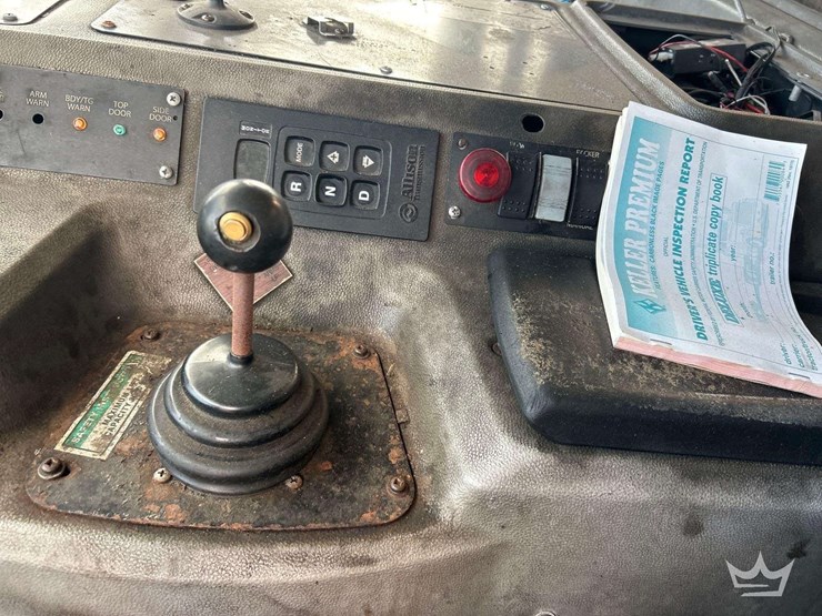 2018-peterbilt-320-image-15