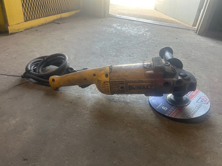 #23-•-dewalt-dw474-angle-grinder-image-2