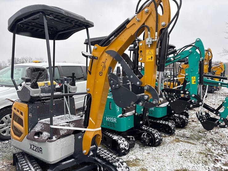 #2013-•-unused-xz20r-mini-excavator-image-3