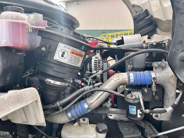 2015-freightliner-box-truck-image-18