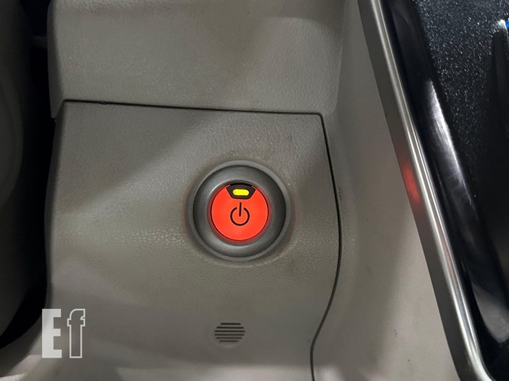 2011-nissan-leaf-image-18