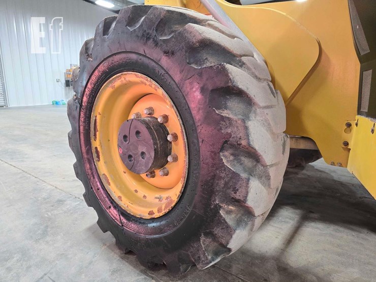 2019-caterpillar-tl1255d-image-23