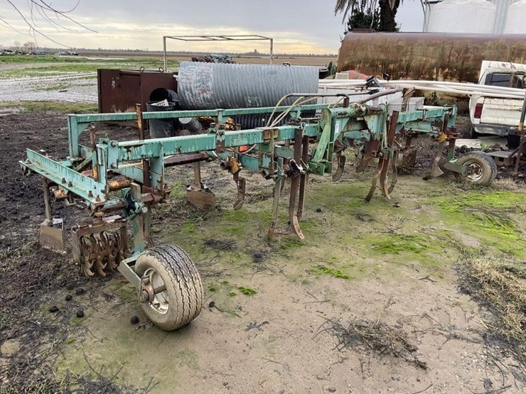 custom-3-pt-3-row-60"-cultivator-image-3