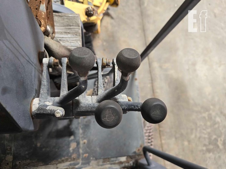 2004-volvo-g60-image-17