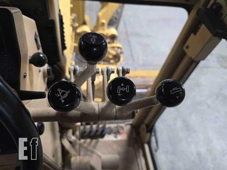 2005-caterpillar-140h-image-16