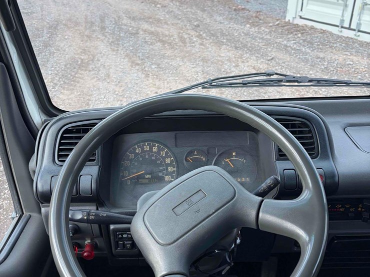 2004-gmc-w3500-image-19