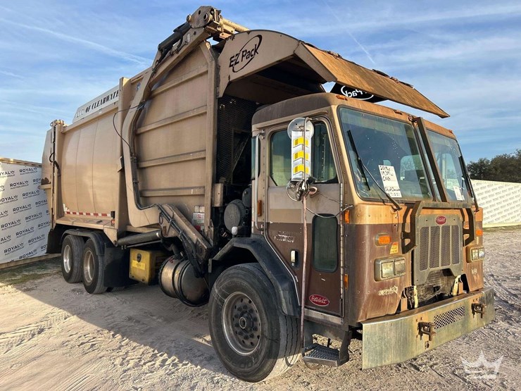 2018-peterbilt-320-image-2