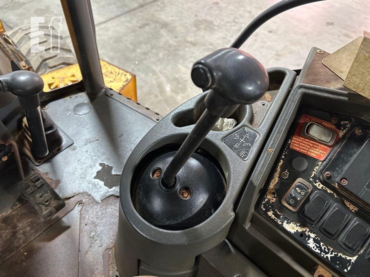 2006-deere-310g-image-24