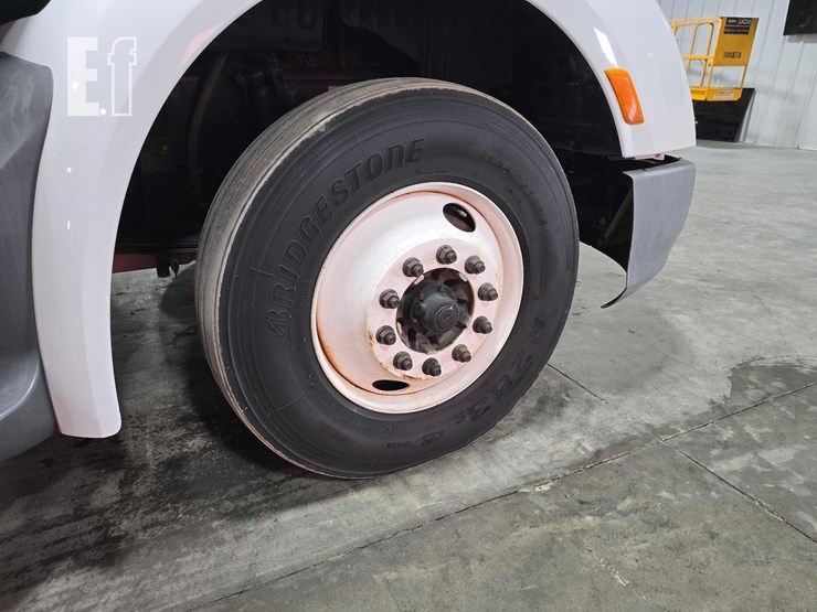 2017-peterbilt-579-image-13