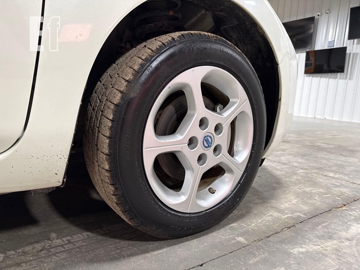 2011-nissan-leaf-image-28